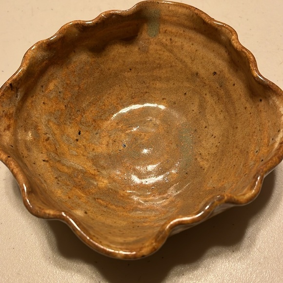 Pottery piece. Signed looks like pike - Picture 2 of 8
